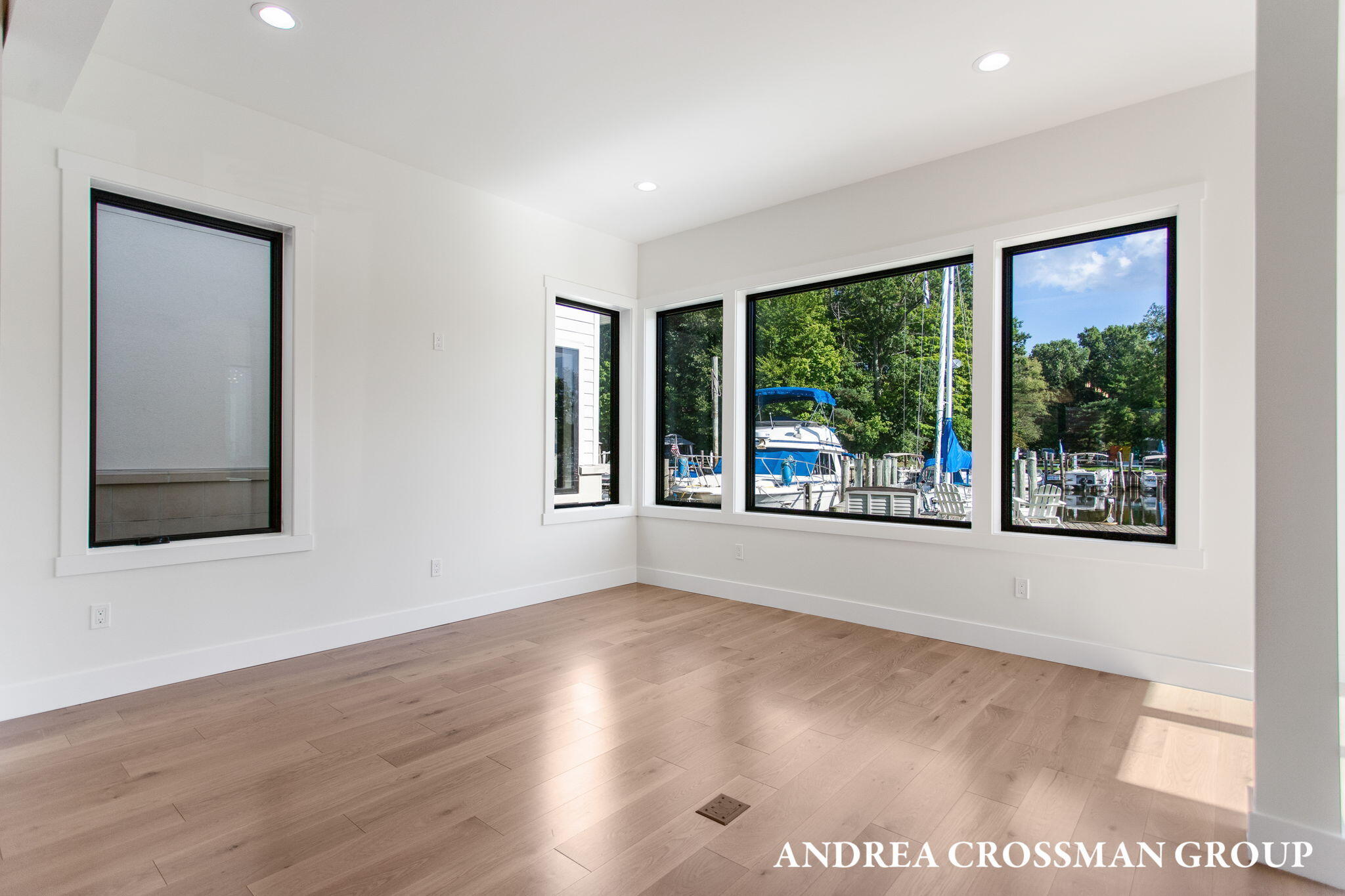 South Haven, Michigan, 49090, United States, 3 Bedrooms Bedrooms, ,3 BathroomsBathrooms,Residential,For Sale,1987512