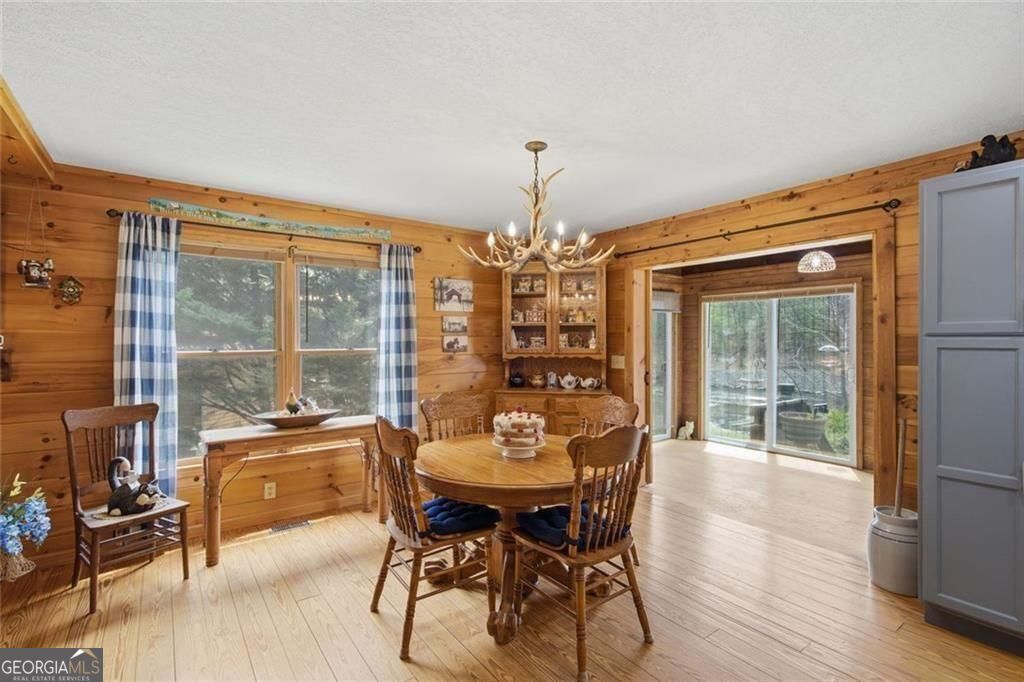 Ellijay, Georgia, 30540, United States, 3 Bedrooms Bedrooms, ,3 BathroomsBathrooms,Residential,For Sale,2036628
