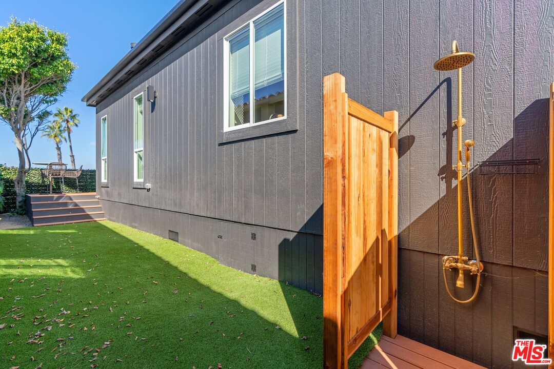 Malibu, California, 90265, United States, 4 Bedrooms Bedrooms, ,3 BathroomsBathrooms,Residential,For Sale,1907056
