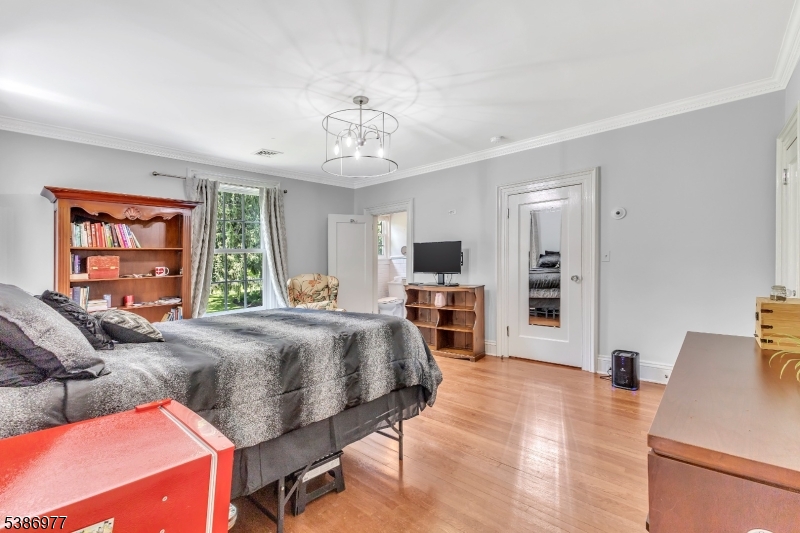 Montclair Twp., New Jersey, 07042, United States, 6 Bedrooms Bedrooms, ,6 BathroomsBathrooms,Residential,For Sale,1993497