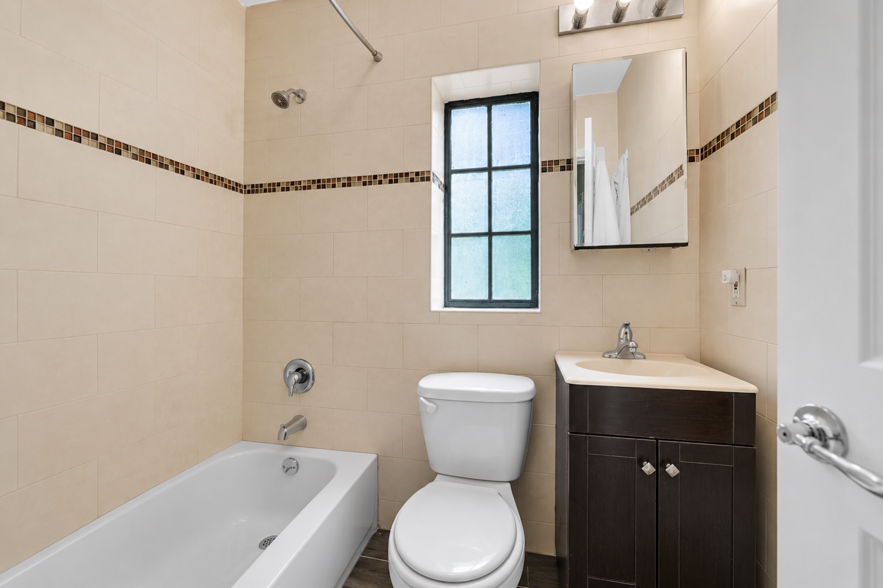  ?RARELY AVAILABLE BRICK TWO FAMILY TOWNHOUSE IN FOREST HILLS GARDENS? - 物件實景