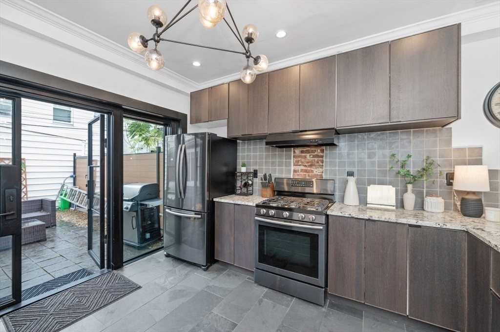 Boston, Massachusetts, 02127, United States, 2 Bedrooms Bedrooms, ,2 BathroomsBathrooms,Residential,For Sale,1988165