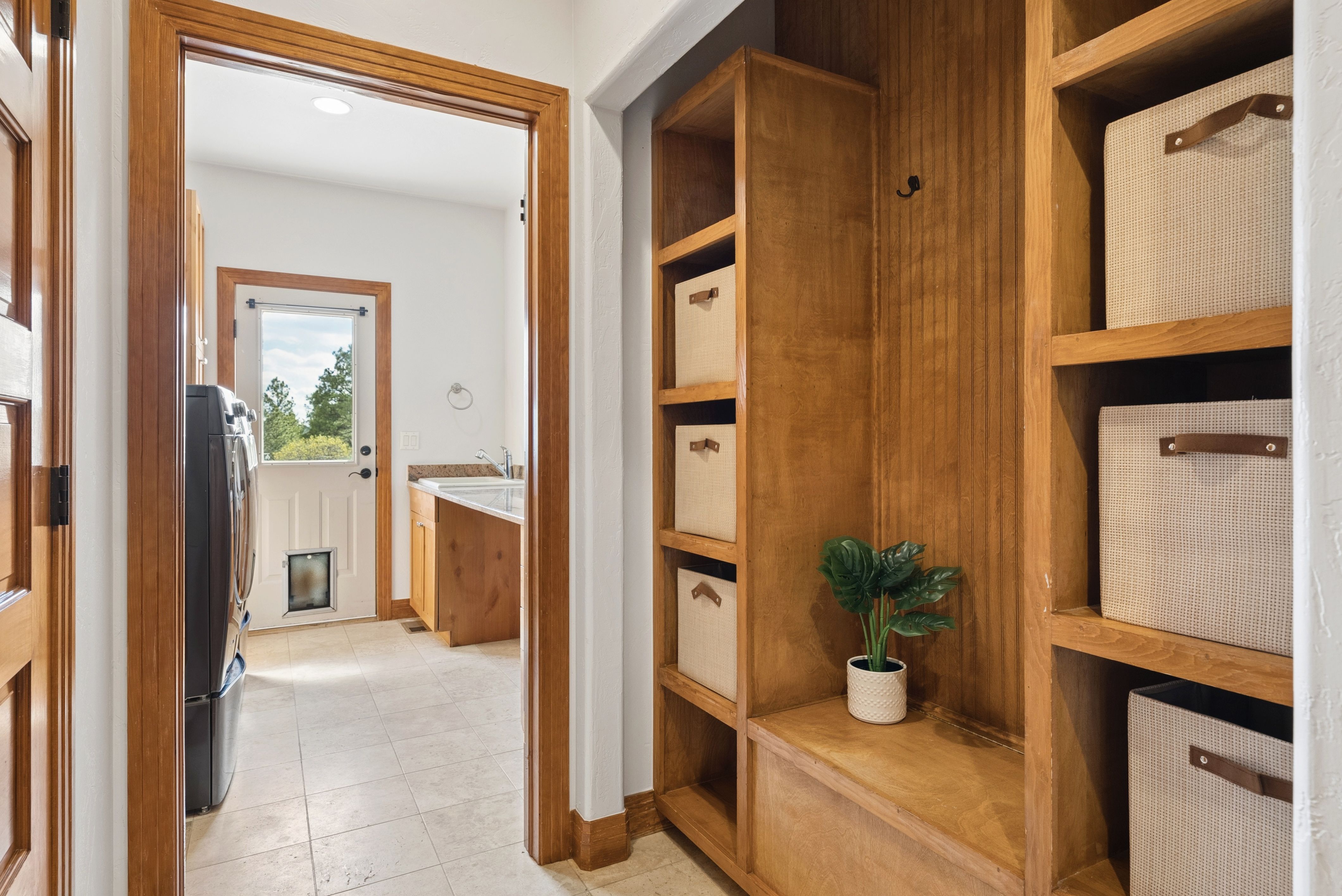  Set high on a hill in The Timbers and backing to open space - 物件實景