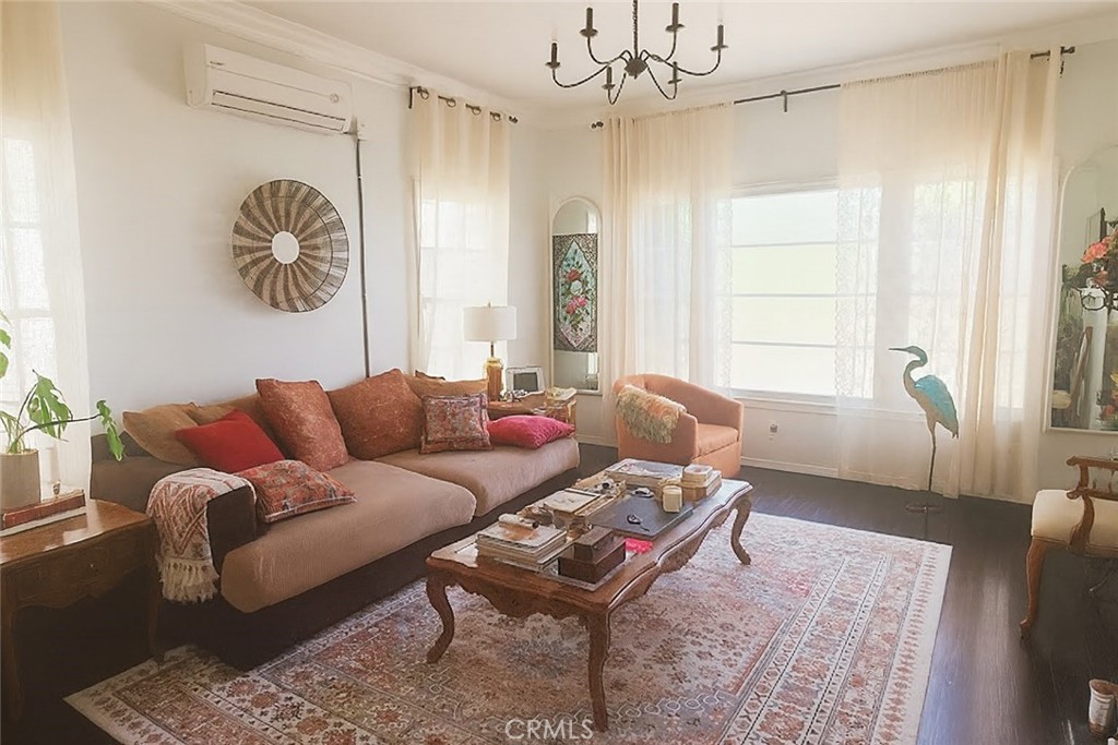 Los Angeles, California, 90019, United States, ,Residential,For Sale,1905705