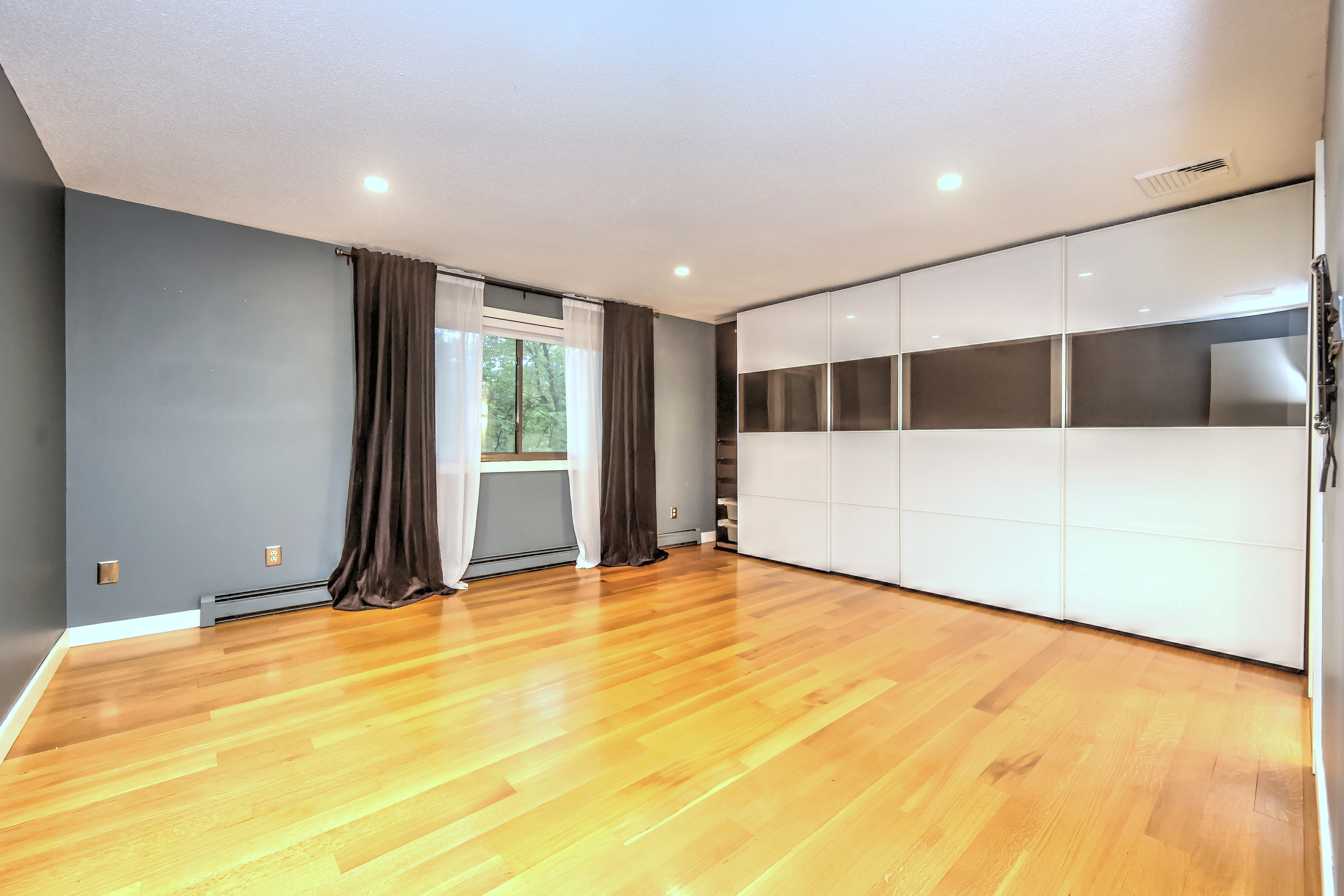 Sophisticated Contemporary set in a Serene Setting - 物件實景