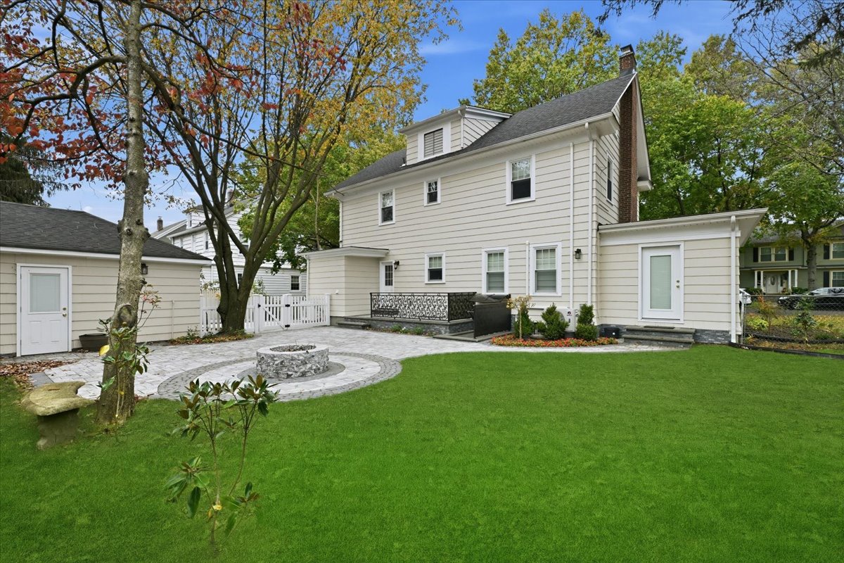 Floral Park, New York, 11001, United States, 4 Bedrooms Bedrooms, ,4 BathroomsBathrooms,Residential,For Sale,1977221