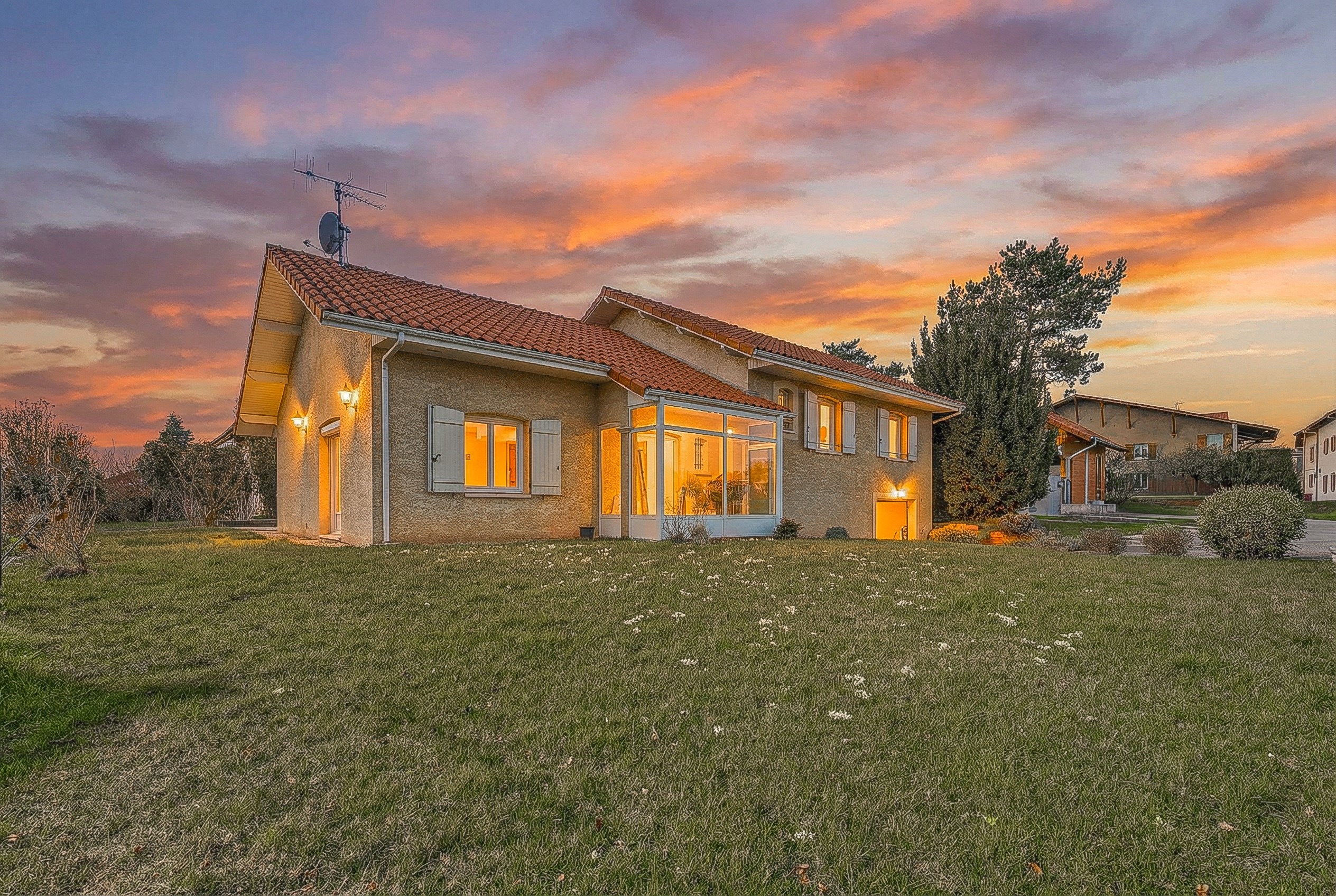  Elegant family home very close to the border in a quiet location - 物件實景