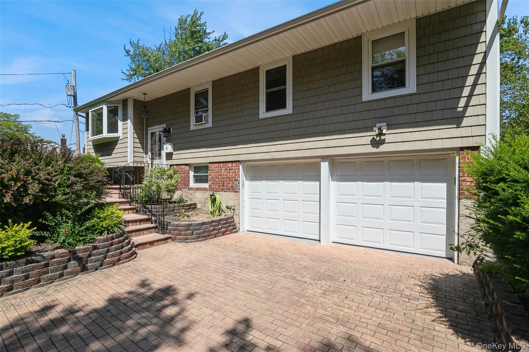 Commack, New York, 11725, United States, 6 Bedrooms Bedrooms, ,3 BathroomsBathrooms,Residential,For Sale,1917950
