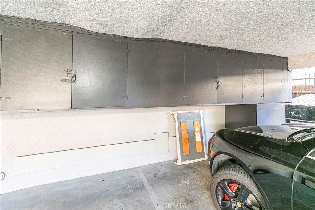 Los Angeles, California, 90027, United States, 2 Bedrooms Bedrooms, ,2 BathroomsBathrooms,Residential,For Sale,1939885