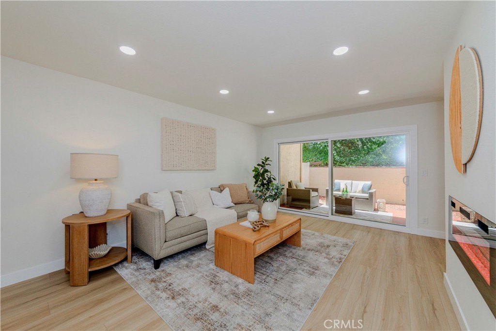 Fullerton, California, 92833, United States, 2 Bedrooms Bedrooms, ,3 BathroomsBathrooms,Residential,For Sale,1890982