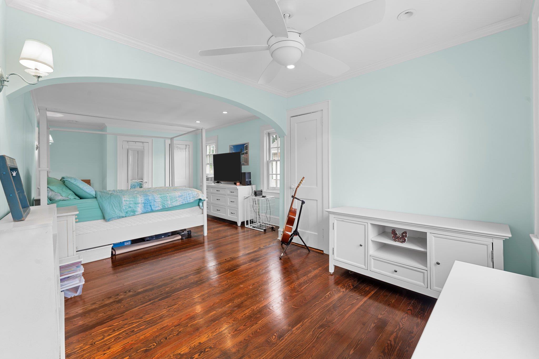 Rockville Centre, New York, 11570, United States, 4 Bedrooms Bedrooms, ,2 BathroomsBathrooms,Residential,For Sale,1928749