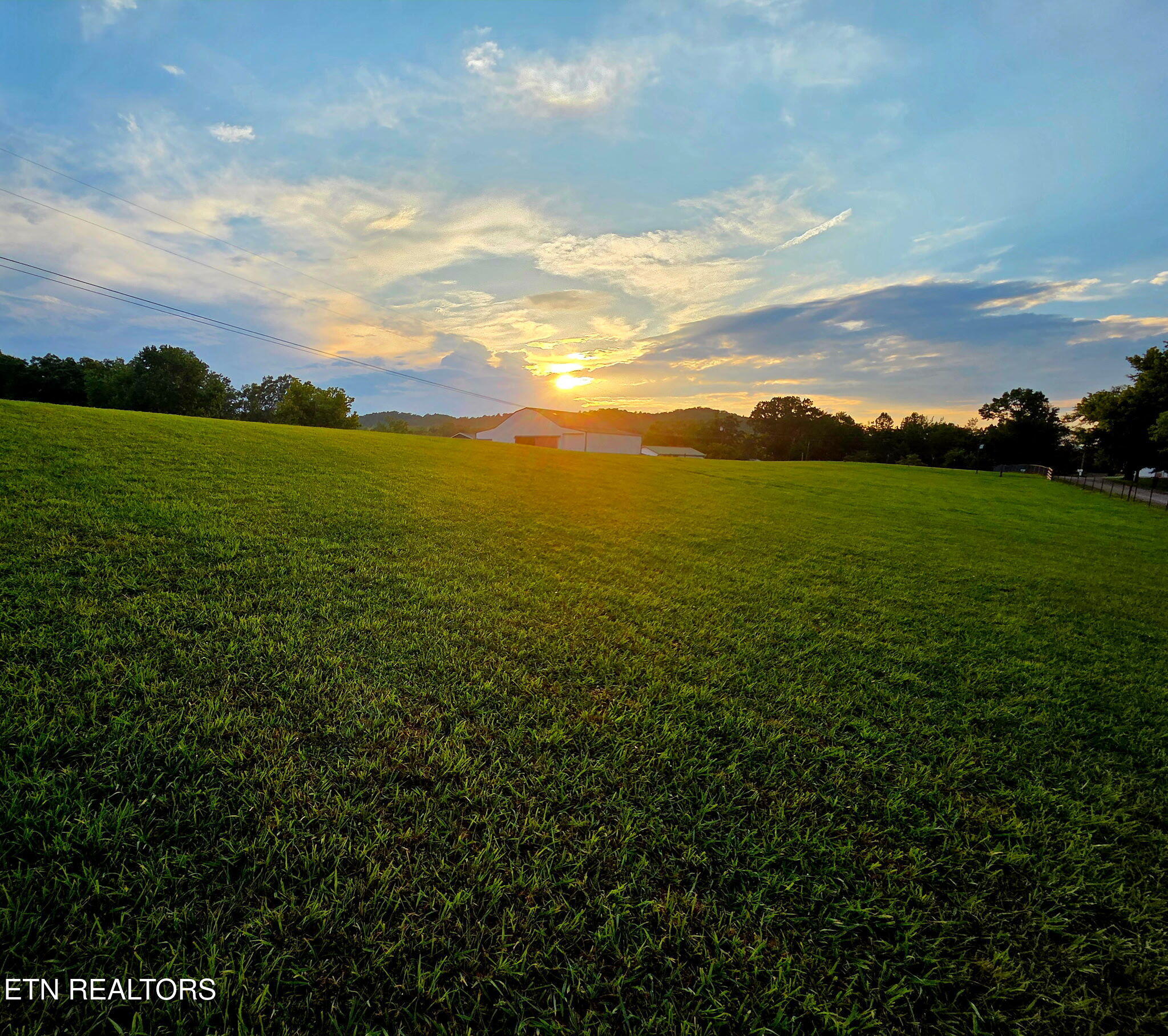 Kingston, Tennessee, 37763, United States, 3 Bedrooms Bedrooms, ,2 BathroomsBathrooms,Residential,For Sale,1891153