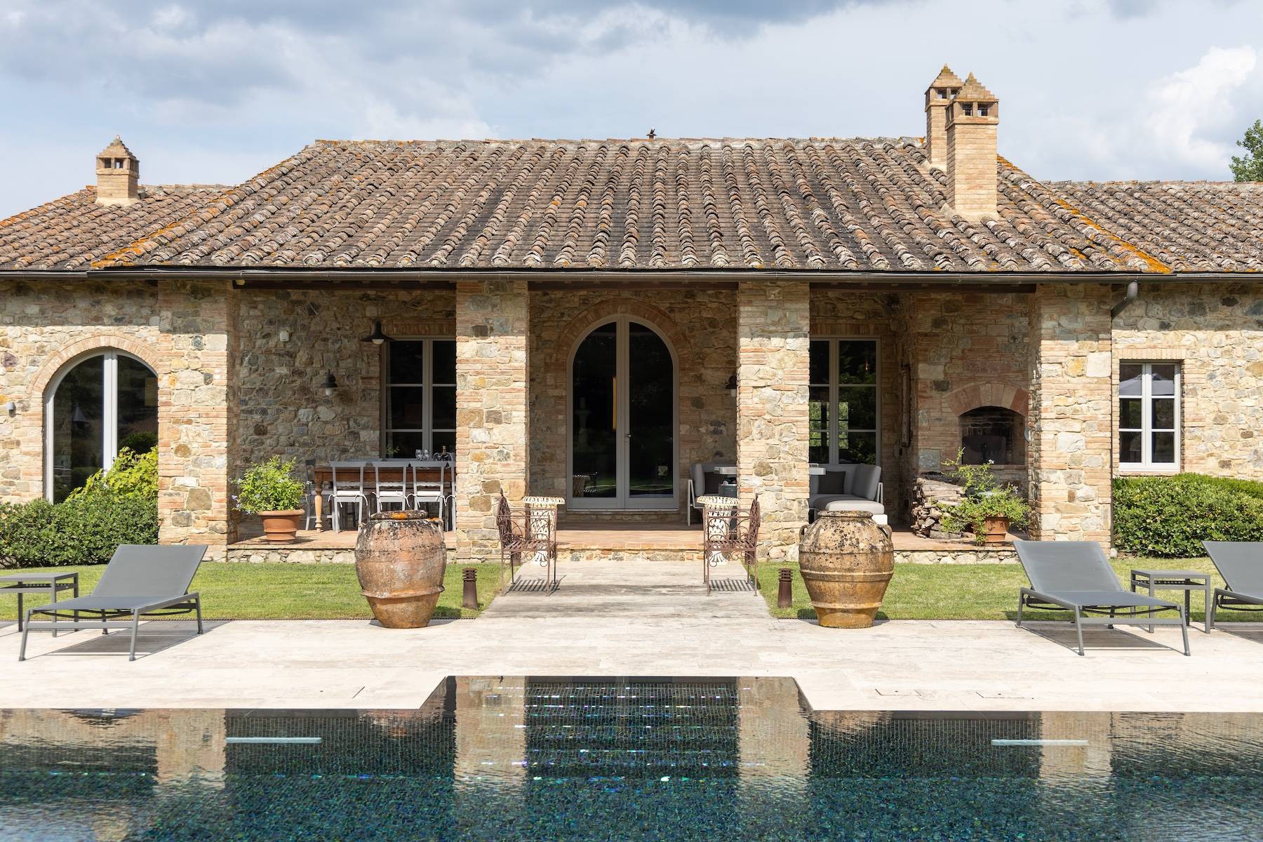 Sophisticated farmhouse in the heart of Tuscany 