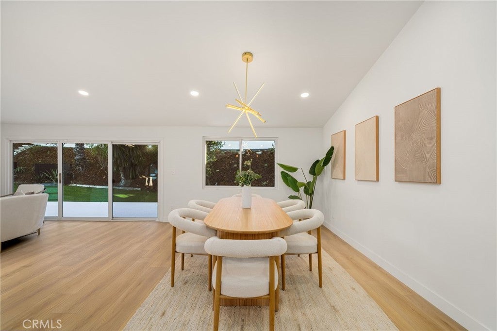 Woodland Hills, California, 91367, United States, 3 Bedrooms Bedrooms, ,2 BathroomsBathrooms,Residential,For Sale,1991959