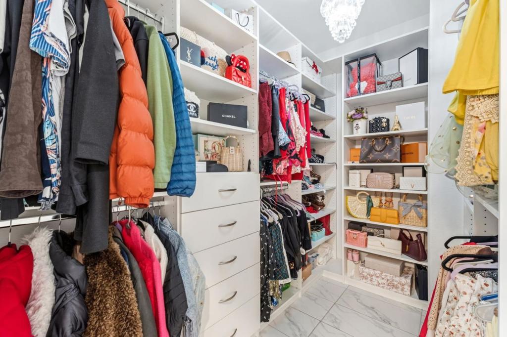 Hayward, California, 94541, United States, 3 Bedrooms Bedrooms, ,4 BathroomsBathrooms,Residential,For Sale,2032197