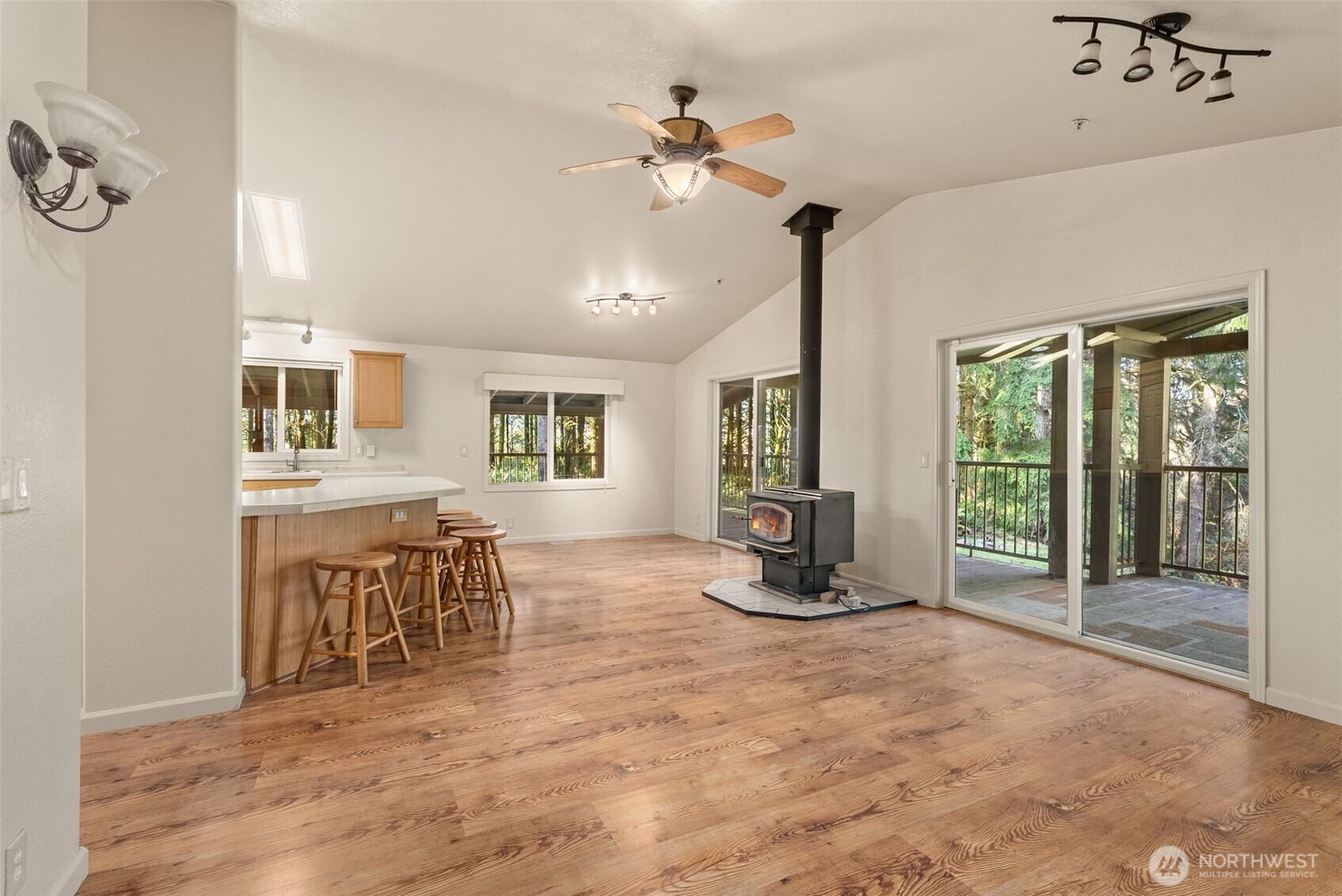 Chehalis, Washington, 98532, United States, 2 Bedrooms Bedrooms, ,1 BathroomBathrooms,Residential,For Sale,2002631