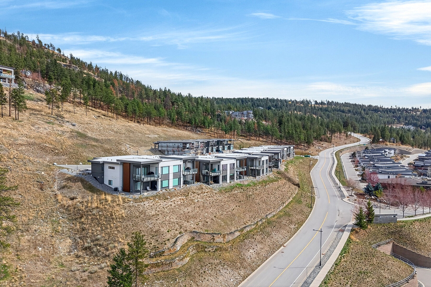  Elevated Lake Country Living - 物件實景