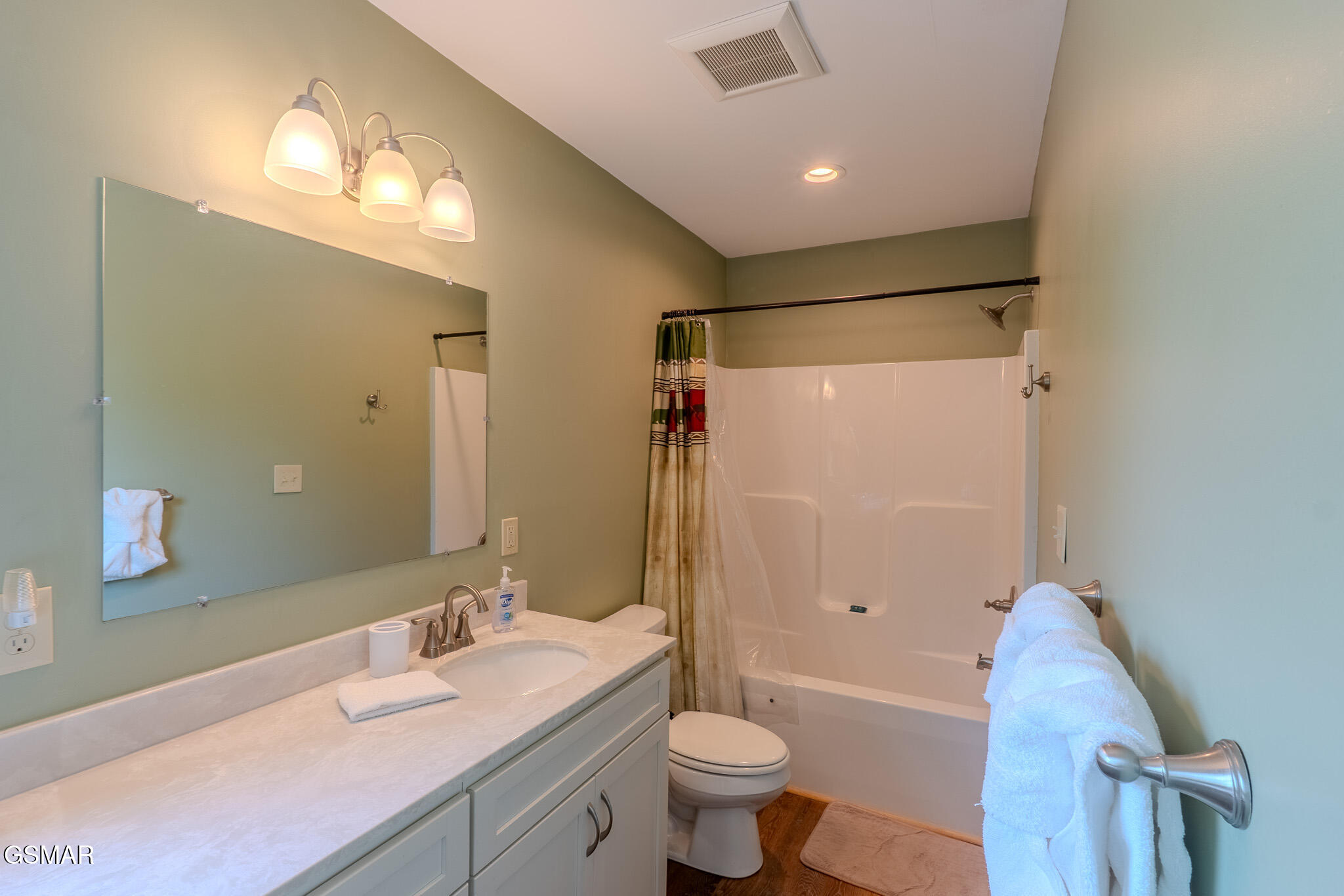Gatlinburg, Tennessee, 37738, United States, 2 Bedrooms Bedrooms, ,2 BathroomsBathrooms,Residential,For Sale,1846238