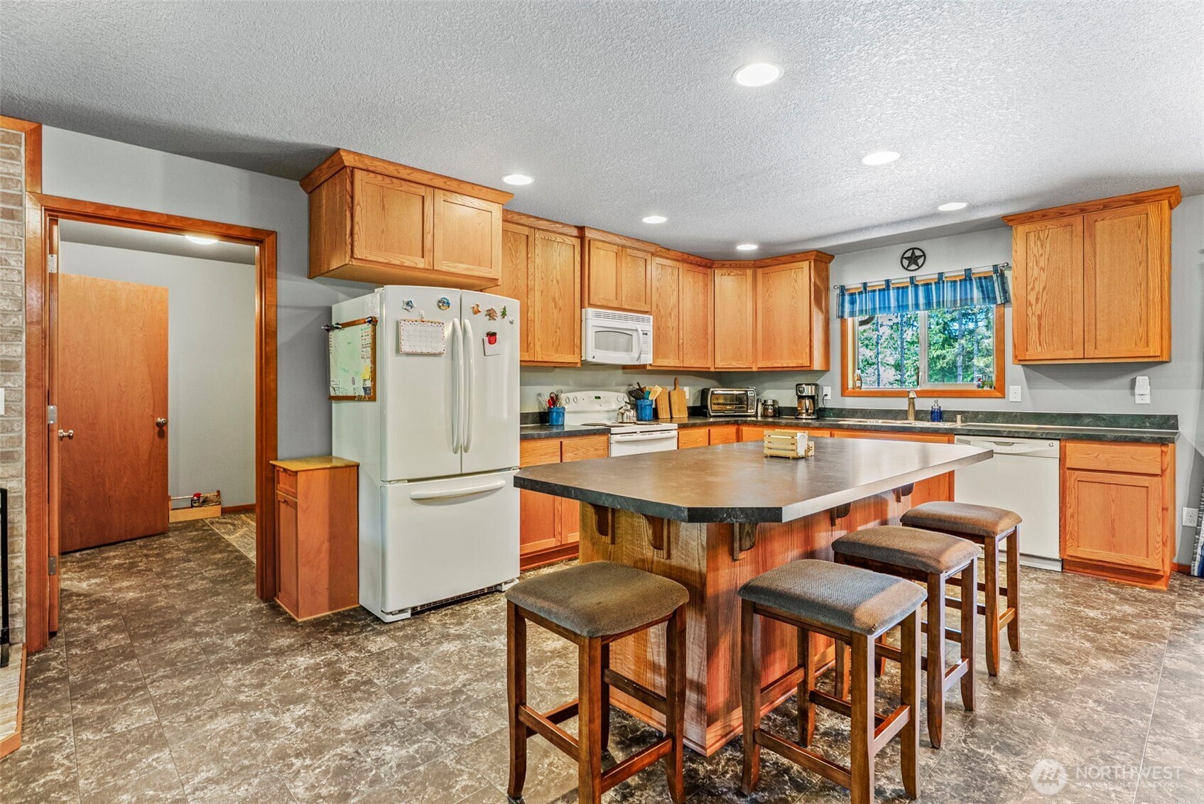 Castle Rock, Washington, 98611, United States, 3 Bedrooms Bedrooms, ,3 BathroomsBathrooms,Residential,For Sale,1836811