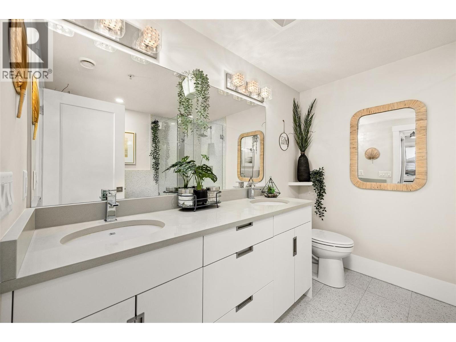 PEACHLAND, British Columbia, V0H 1X5, CA, 3 Bedrooms Bedrooms, ,2 BathroomsBathrooms,Residential,For Sale,1951161