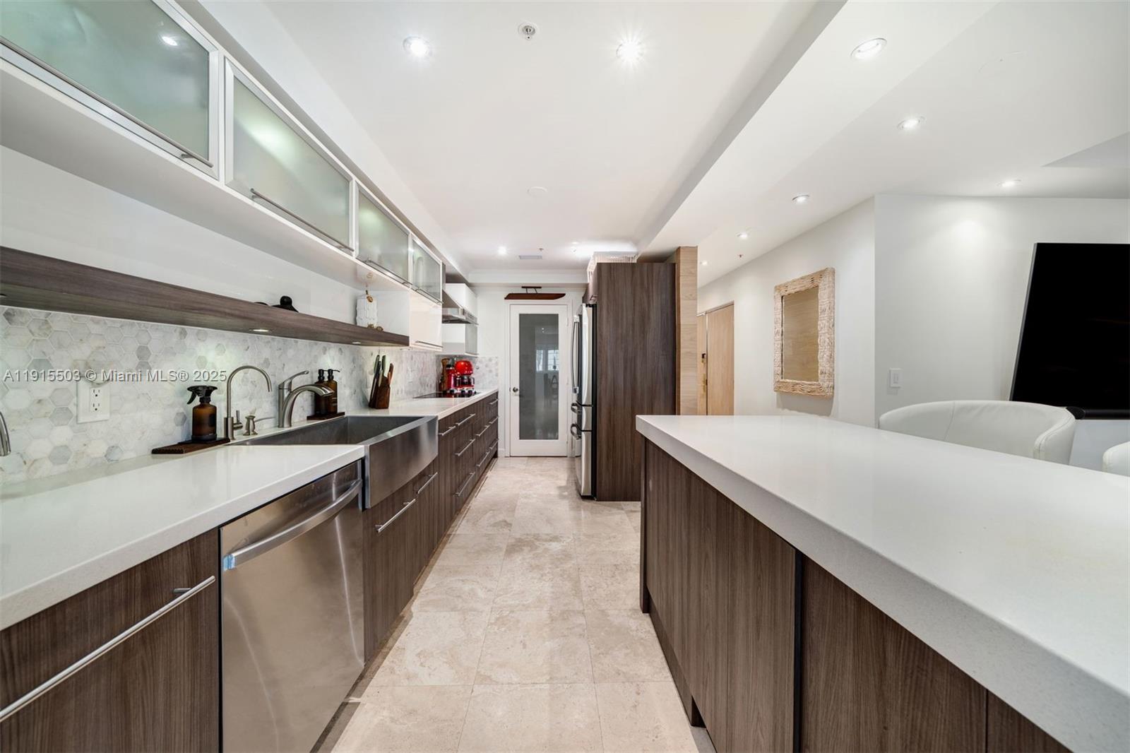 Miami Beach, Florida, 33139, United States, 3 Bedrooms Bedrooms, ,3 BathroomsBathrooms,Residential,For Sale,1996071