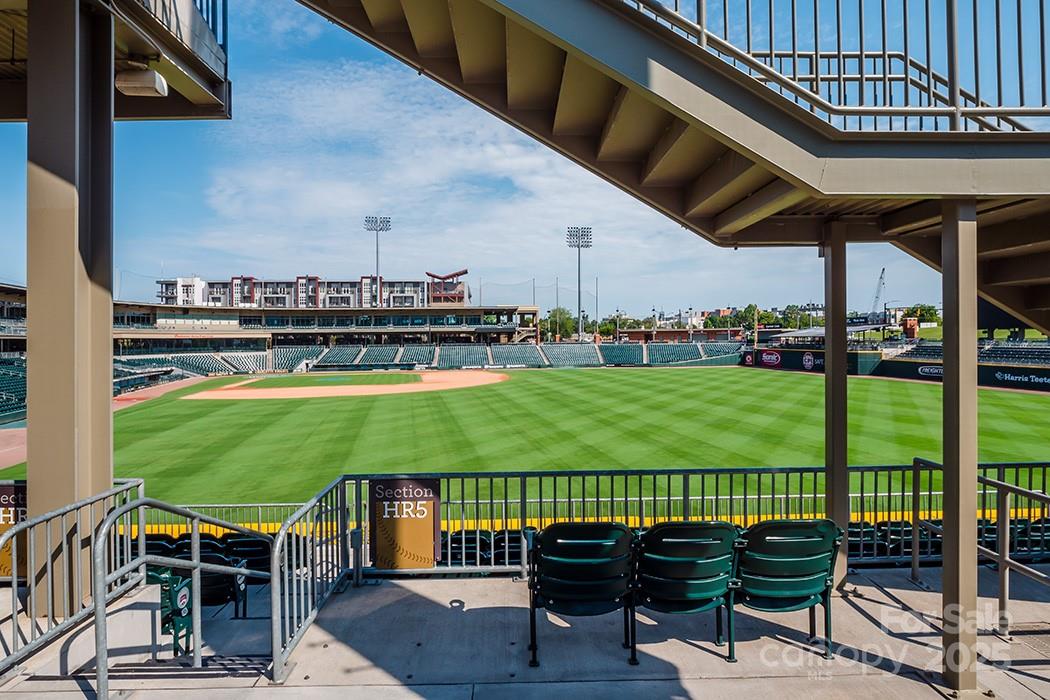 Charlotte, North Carolina, 28202, United States, 2 Bedrooms Bedrooms, ,3 BathroomsBathrooms,Residential,For Sale,1986288