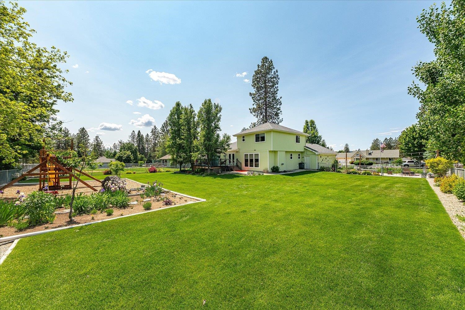 Nine Mile Falls, Washington, 99026, United States, 5 Bedrooms Bedrooms, ,3 BathroomsBathrooms,Residential,For Sale,1979574