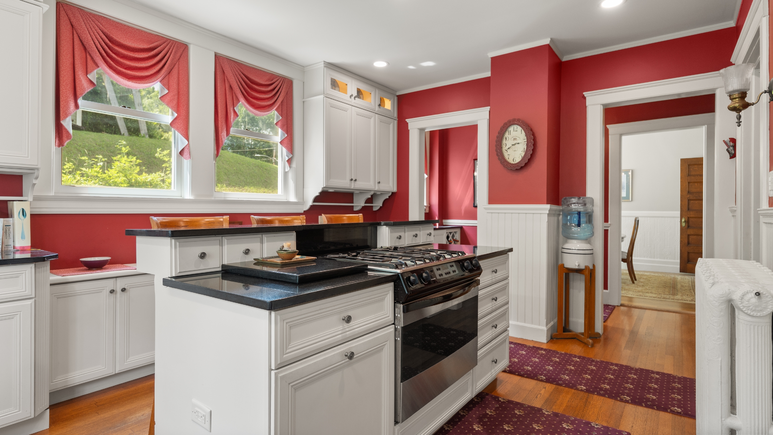  Charming In-Town Victorian with Large Carriage House - 物件實景