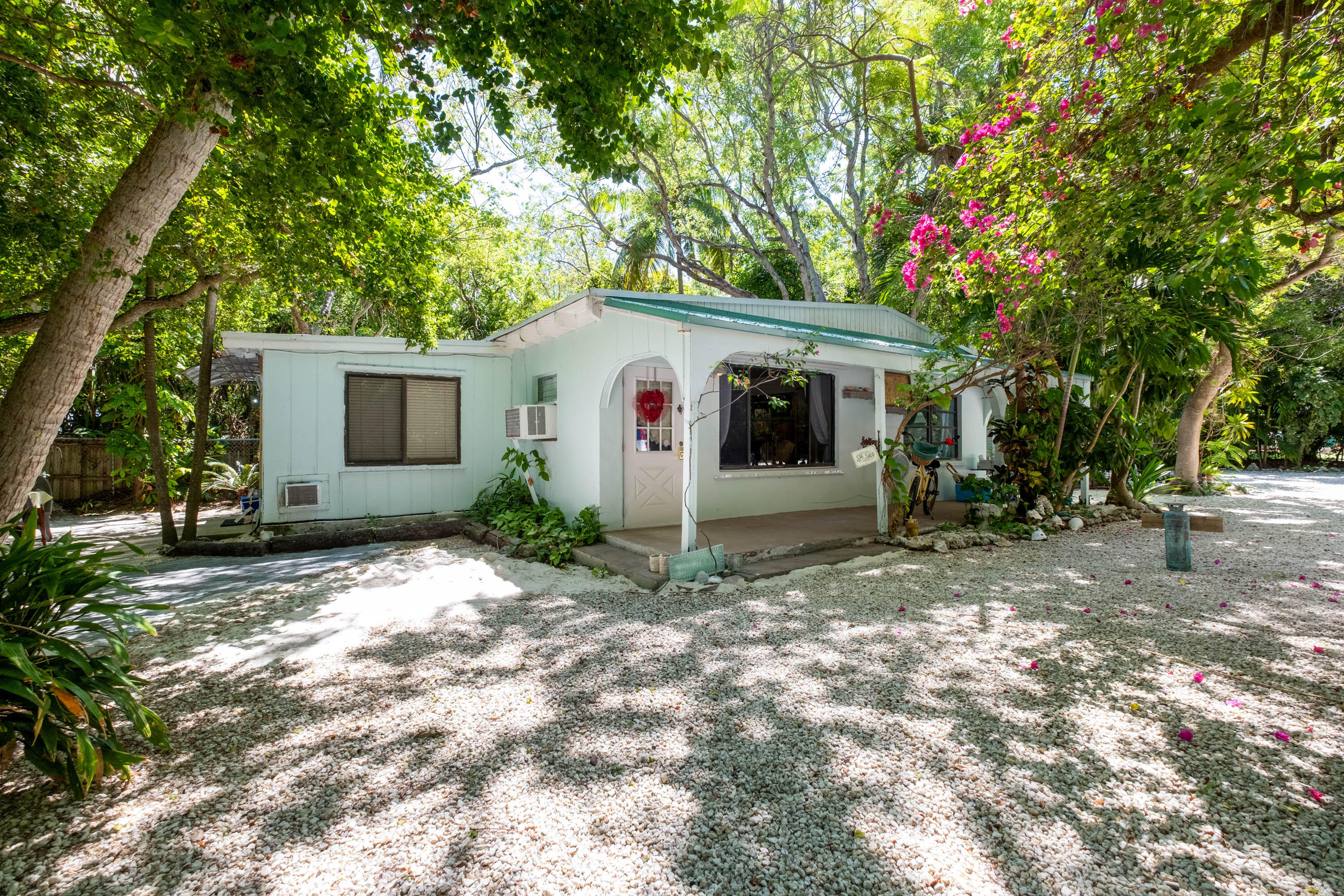 KEY LARGO, Florida, 33037, United States, 10 Bedrooms Bedrooms, ,9 BathroomsBathrooms,Residential,For Sale,1993450