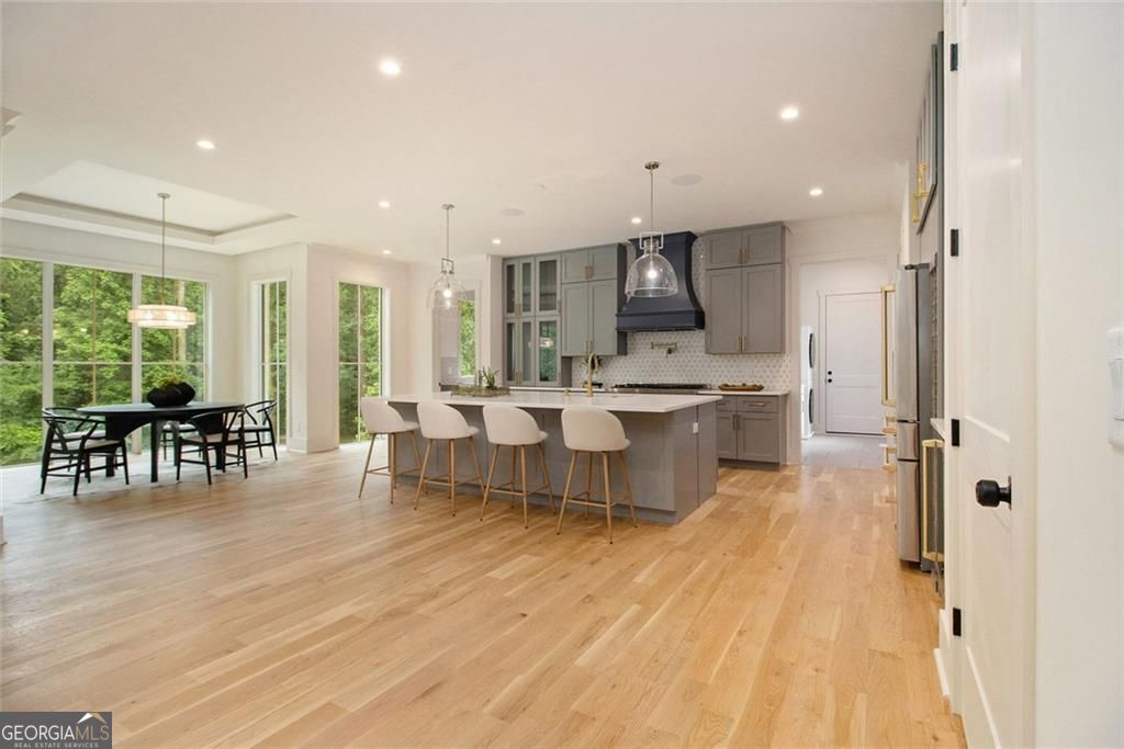 Atlanta, Georgia, 30342, United States, 6 Bedrooms Bedrooms, ,8 BathroomsBathrooms,Residential,For Sale,1858918