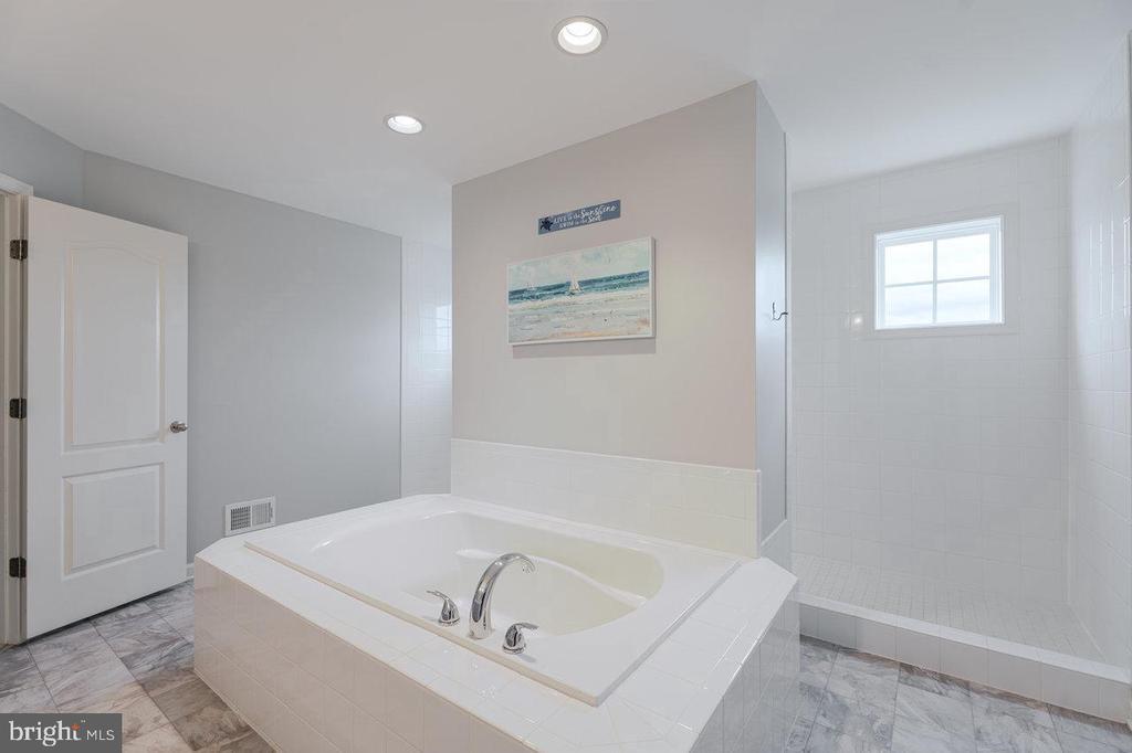 Charles Town, West Virginia, 25414, United States, 4 Bedrooms Bedrooms, ,5 BathroomsBathrooms,Residential,For Sale,1965453