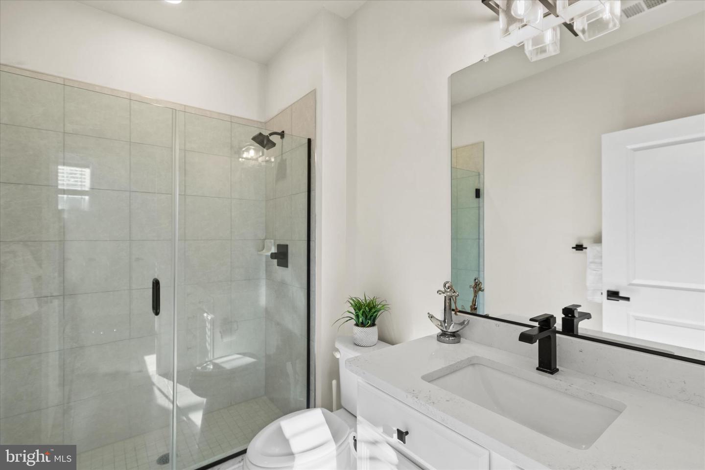 Berlin, Maryland, 21811, United States, 5 Bedrooms Bedrooms, ,4 BathroomsBathrooms,Residential,For Sale,1989737