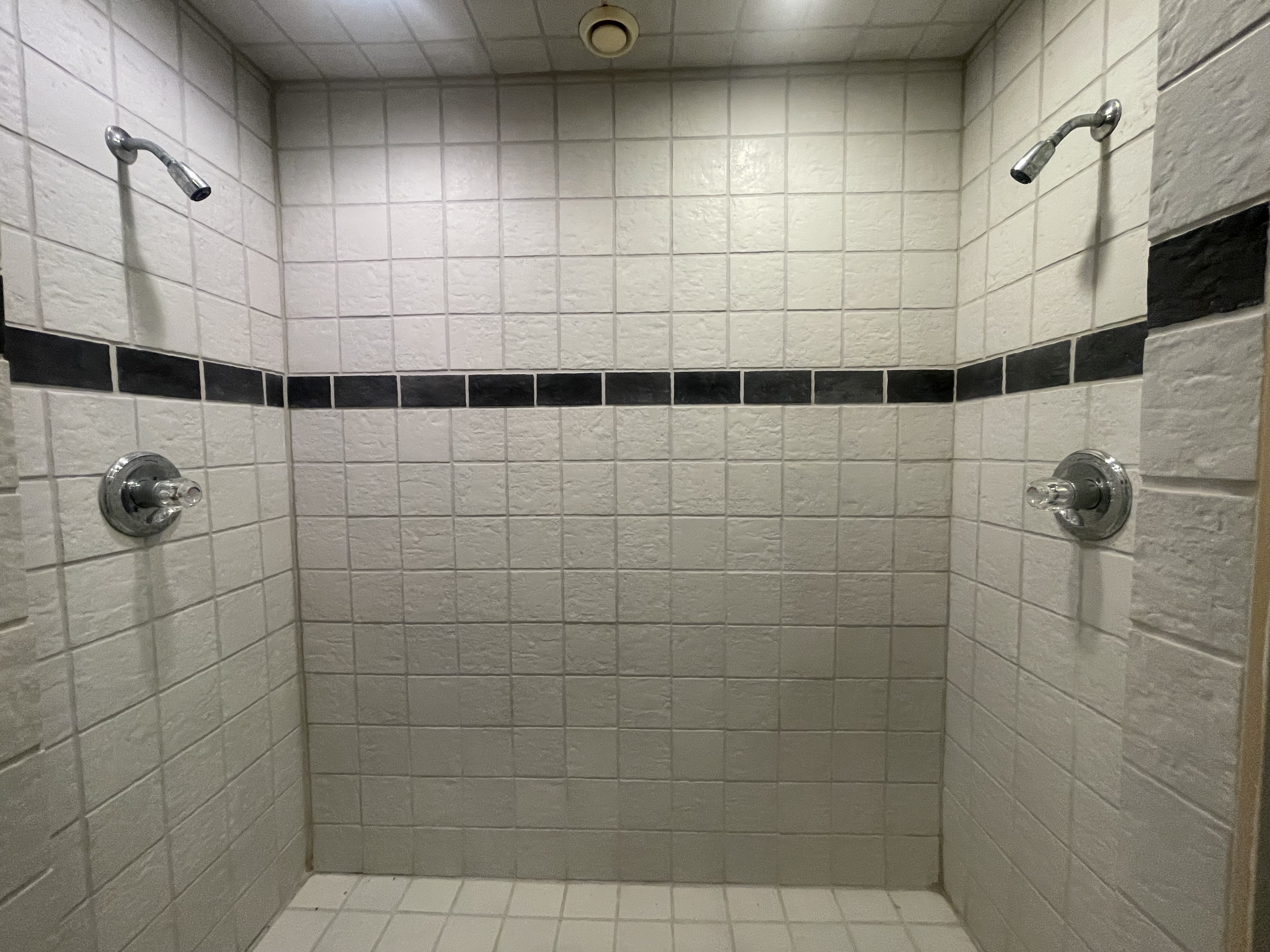 Murphysboro, Illinois, 62966, United States, 5 Bedrooms Bedrooms, ,6 BathroomsBathrooms,Residential,For Sale,1977081