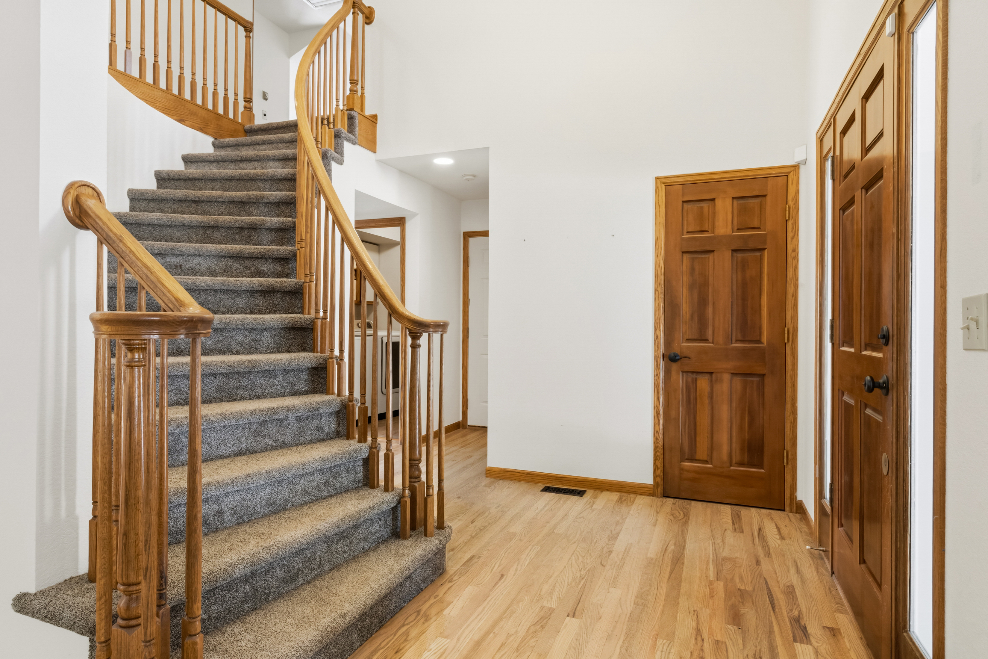  Beautifully Maintained Home in the Tree-Lined Oakridge Neighborhood - 物件實景