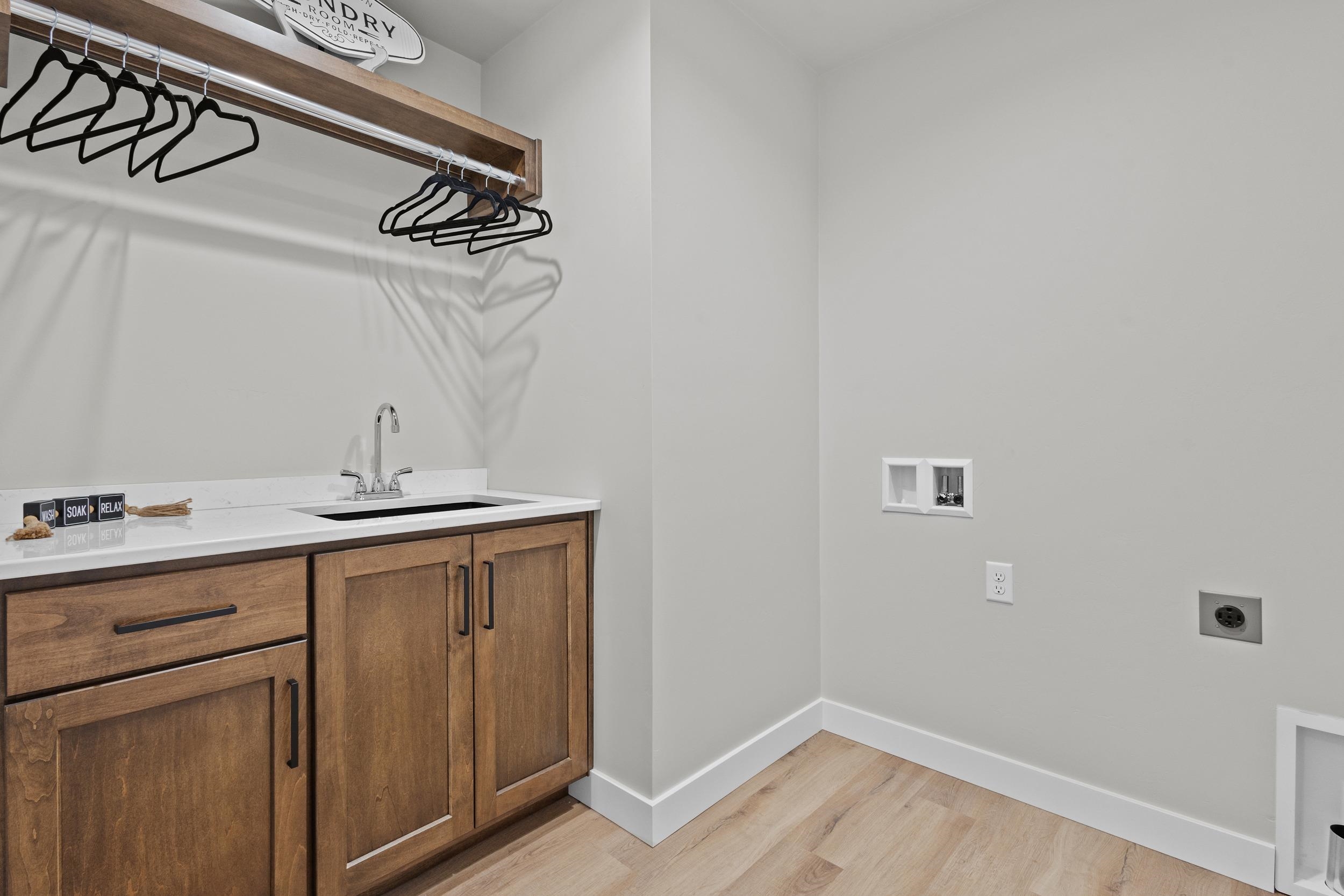 DE PERE, Wisconsin, 54115, United States, 3 Bedrooms Bedrooms, ,3 BathroomsBathrooms,Residential,For Sale,1967985