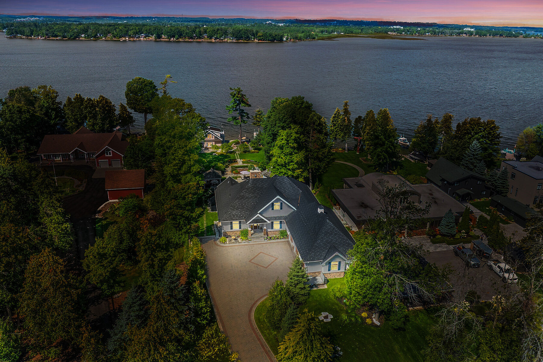  Custom Waterfront Estate - 物件實景