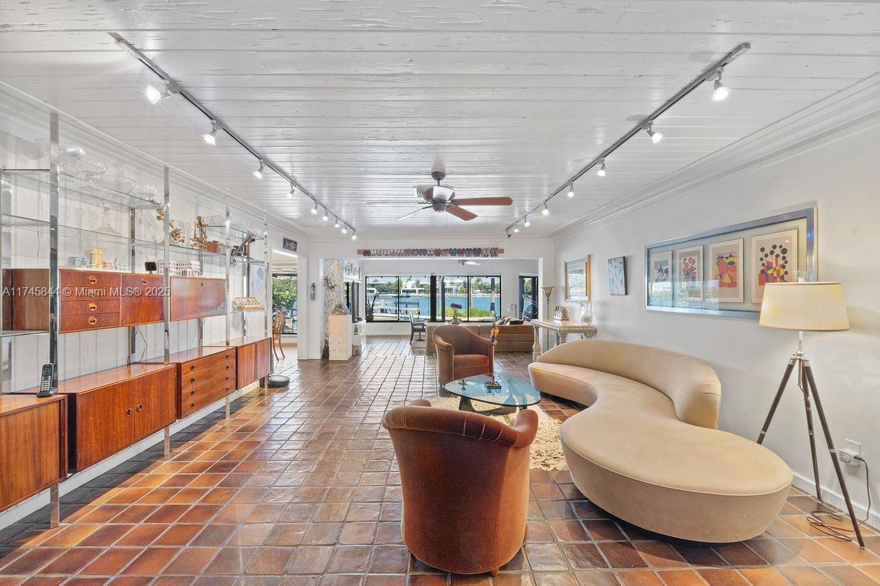 Miami Beach, Florida, 33141, United States, 4 Bedrooms Bedrooms, ,3 BathroomsBathrooms,Residential,For Sale,1711851