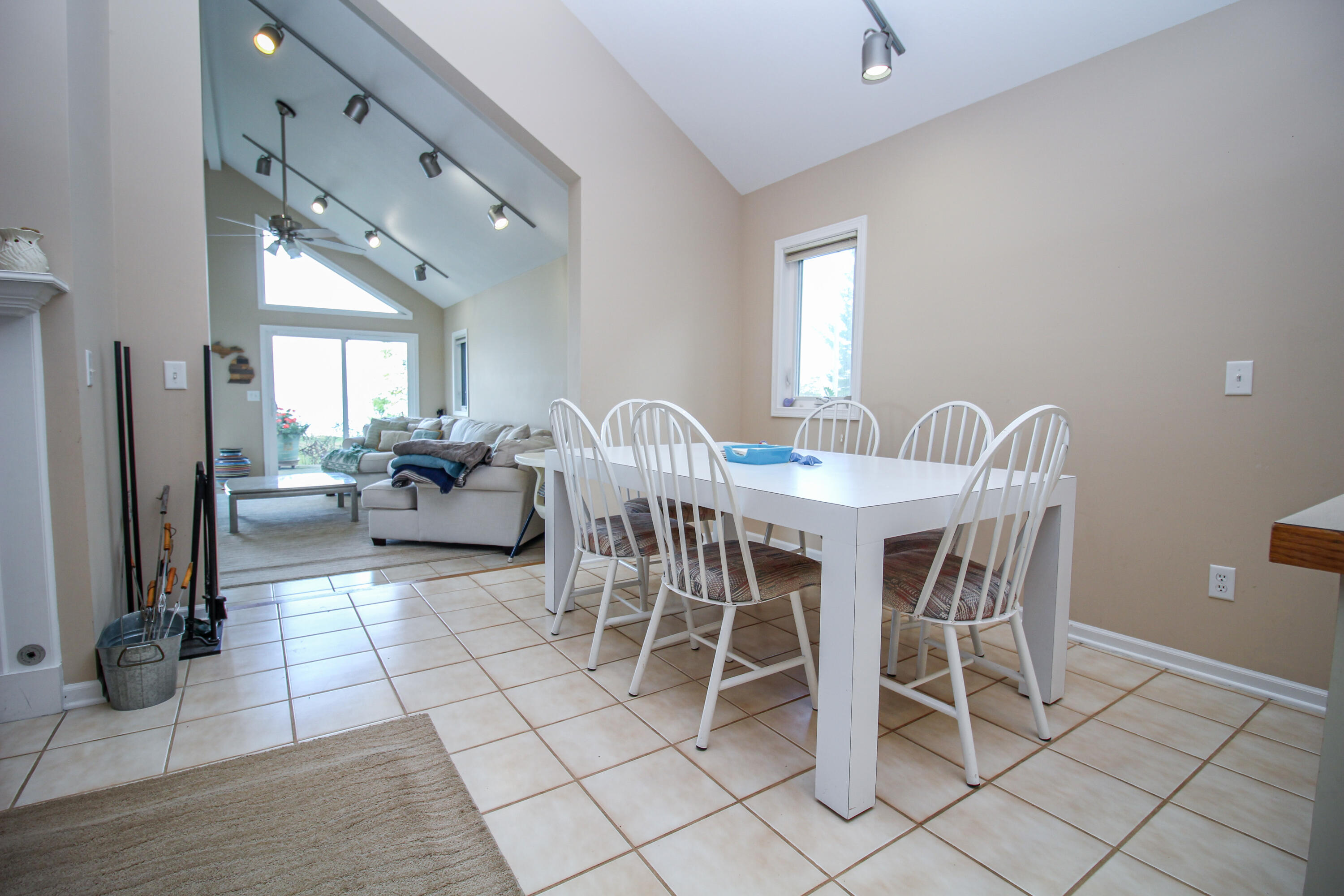 South Haven, Michigan, 49090, United States, 3 Bedrooms Bedrooms, ,4 BathroomsBathrooms,Residential,For Sale,1982825