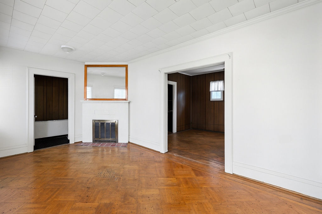 Howard Beach, New York, 11414, United States, 5 Bedrooms Bedrooms, ,2 BathroomsBathrooms,Residential,For Sale,1975186