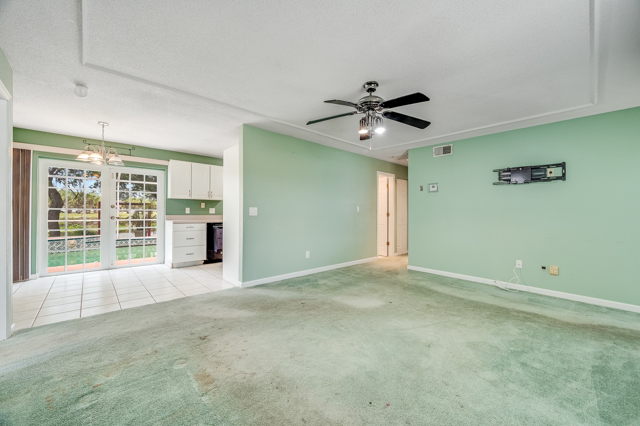  586 Louvre Drive, Melbourne, FL, 32935 - 物件實景