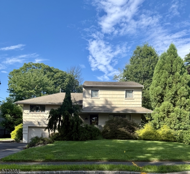 Springfield Twp., New Jersey, 07081, United States, 4 Bedrooms Bedrooms, ,4 BathroomsBathrooms,Residential,For Sale,1898567