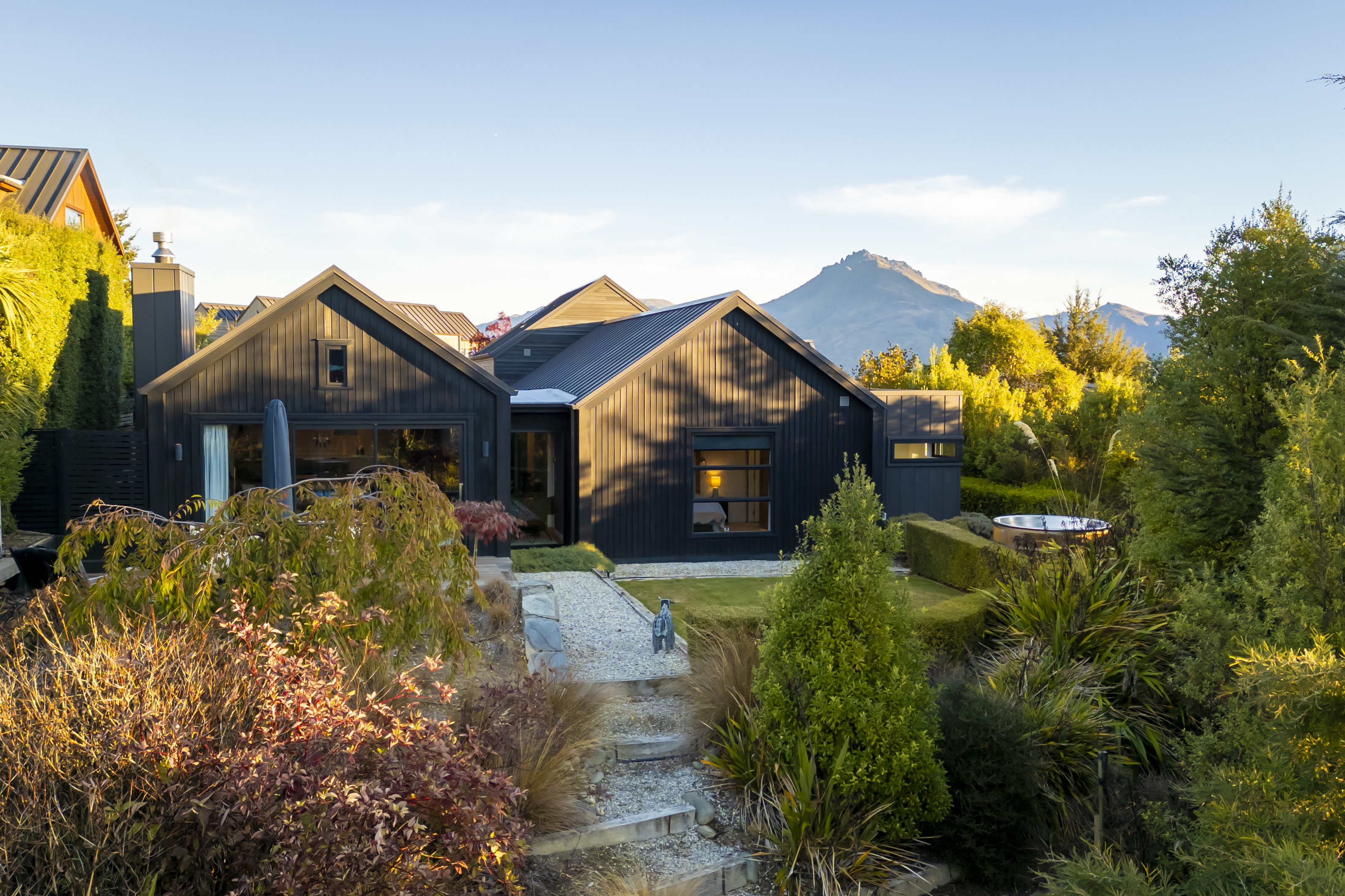  Elevated North Facing Home in Jack’s Point - 物件實景