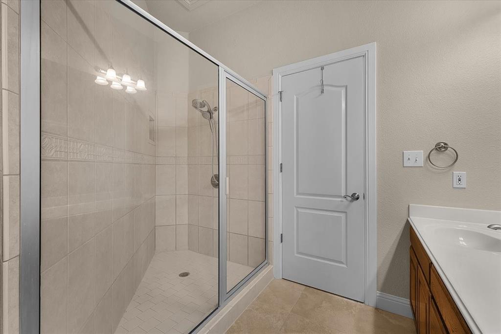 Weatherford, Texas, 76087, United States, 4 Bedrooms Bedrooms, ,4 BathroomsBathrooms,Residential,For Sale,2040291