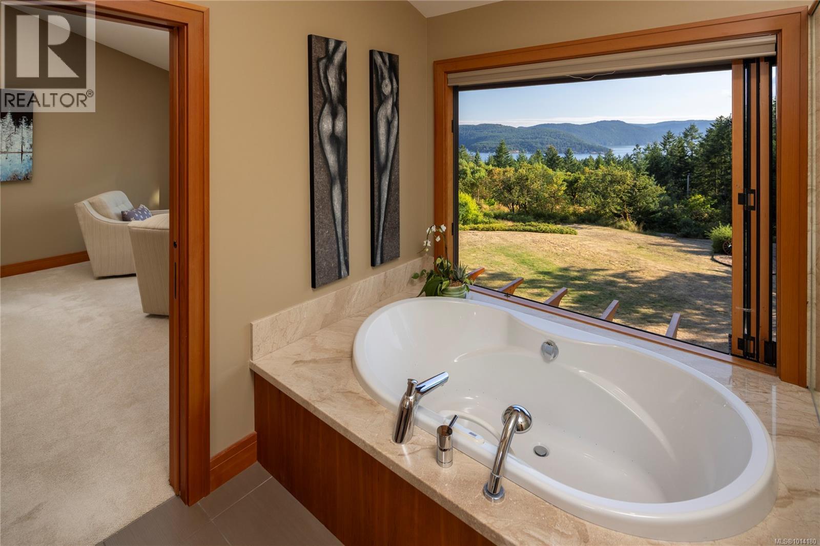 CENTRAL SAANICH, British Columbia, V8M 1S2, CA, 3 Bedrooms Bedrooms, ,4 BathroomsBathrooms,Residential,For Sale,1947352