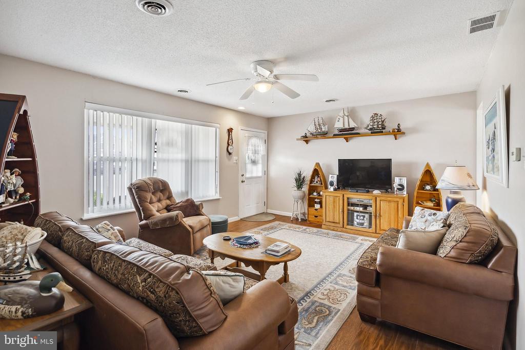 Tuckerton, New Jersey, 08087, United States, 3 Bedrooms Bedrooms, ,2 BathroomsBathrooms,Residential,For Sale,1916139