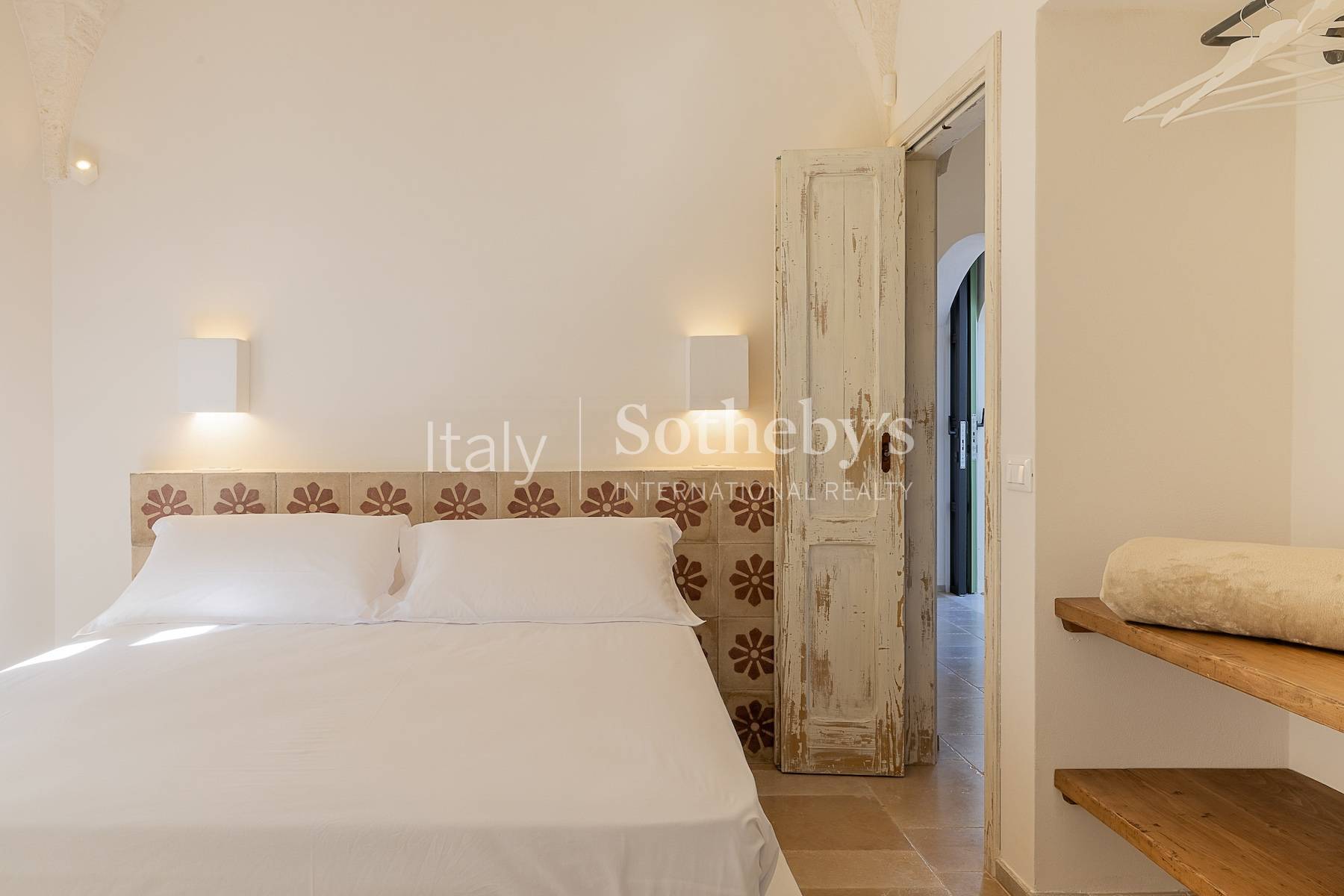  Exclusive estate among the olive trees in the Valle d