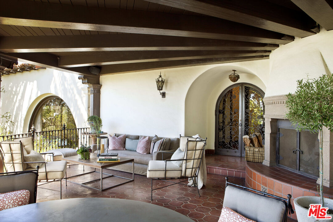 Los Angeles, California, 90027, United States, 6 Bedrooms Bedrooms, ,11 BathroomsBathrooms,Residential,For Sale,1695736
