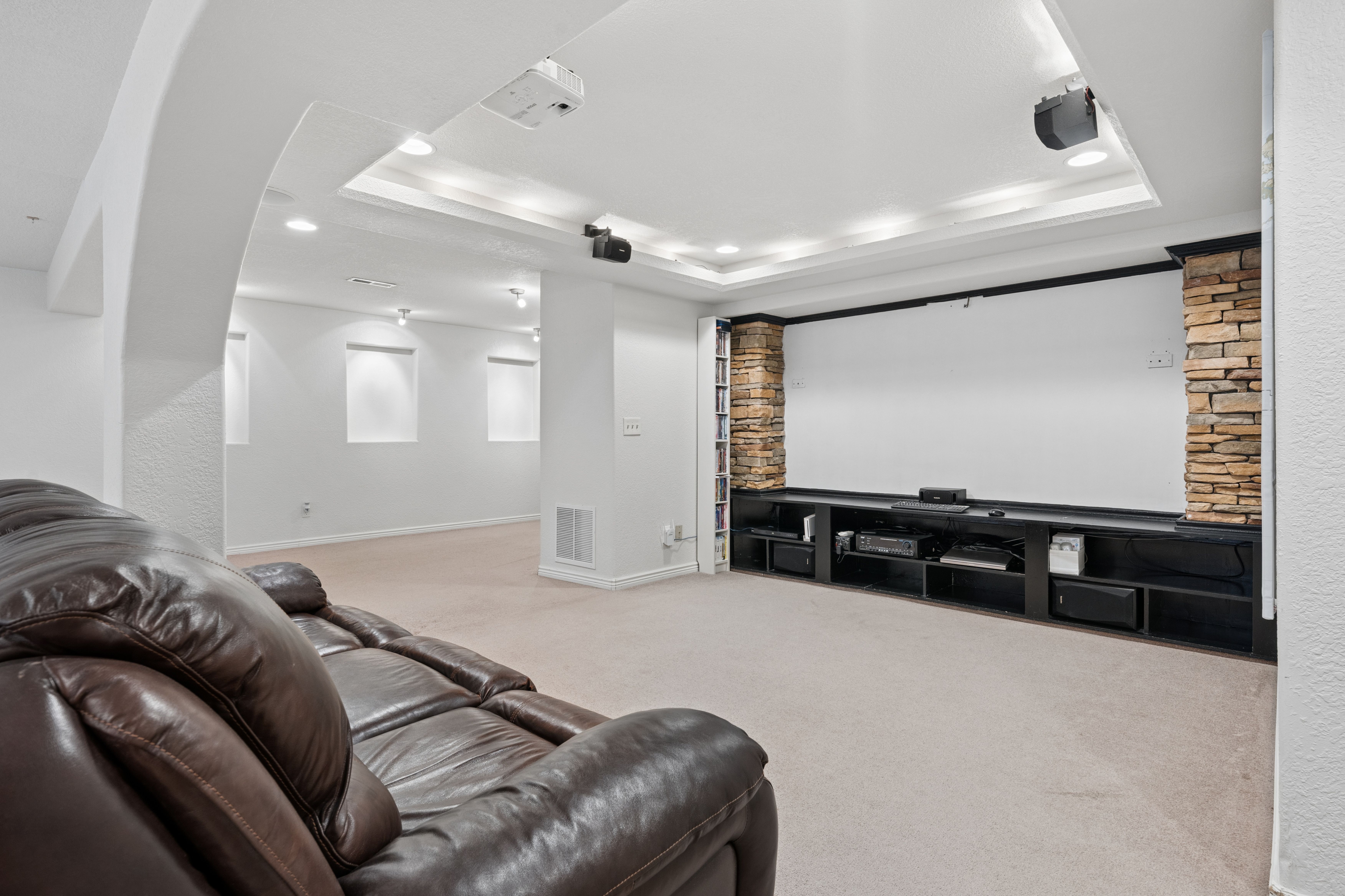  This Home Designed to Accommodate Life Beautifully - 物件實景