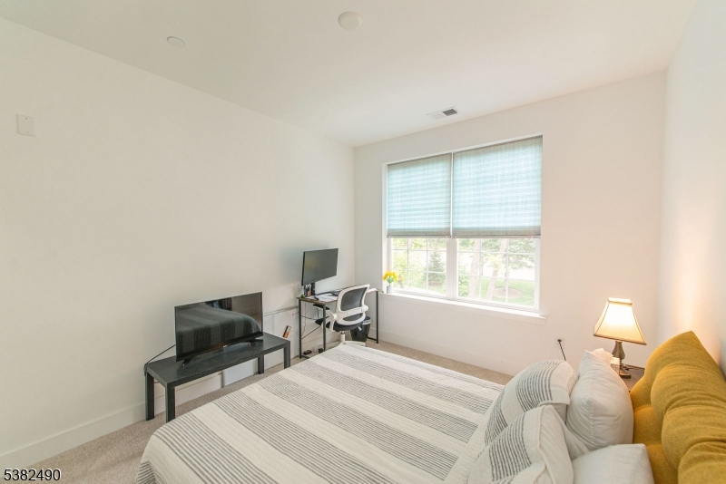 Morris Plains Boro, New Jersey, 07950, United States, 2 Bedrooms Bedrooms, ,3 BathroomsBathrooms,Residential,For Sale,1939204