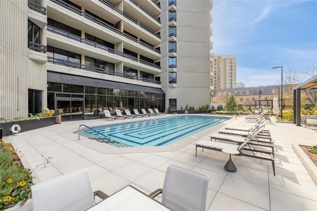 Atlanta, Georgia, 30305, United States, 2 Bedrooms Bedrooms, ,2 BathroomsBathrooms,Residential,For Sale,2002175